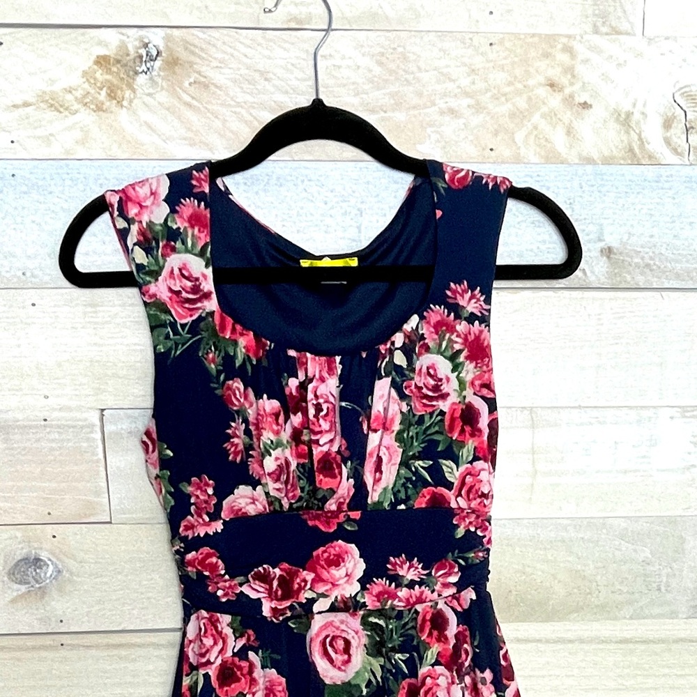 Yellow Star Size SMALL FLORAL Sleeveless DRESS